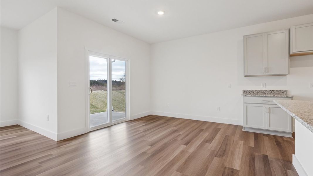 Spacious, unfurnished interior of a new home in Millstone Village, Morristown (Image 12).