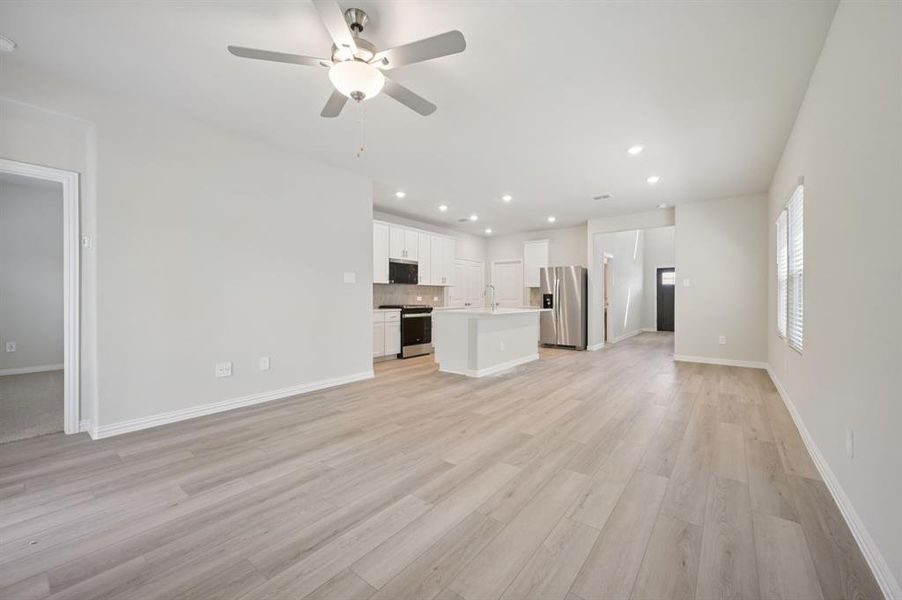 Photo is not of the actual home, but is an inspirational photo of builder’s model home and may depict options, furnishings, and/or decorator features that are not included. Photo is not of the actual home, but is an inspirational photo of builder’s model home and may depict options, furnishings, and/or decorator features that are not included.