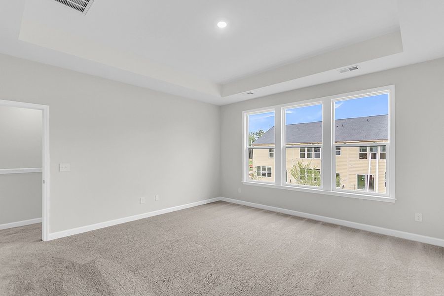 Spacious, unfurnished interior of a new home in Pineland Preserve, Summerville (Image 25).