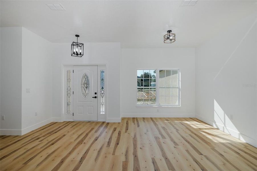 Spacious, unfurnished interior of a new home in , Weeki Wachee (Image 60).