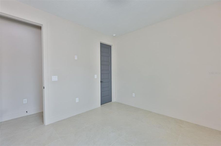Spacious, unfurnished interior of a new home in , Tampa (Image 62).