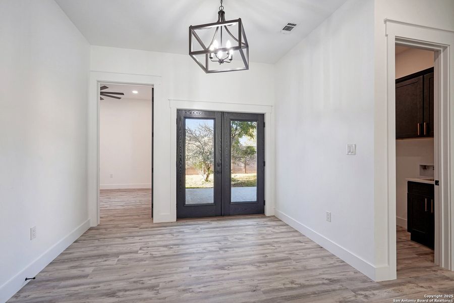 Spacious, unfurnished interior of a new home in , Kerrville (Image 19).