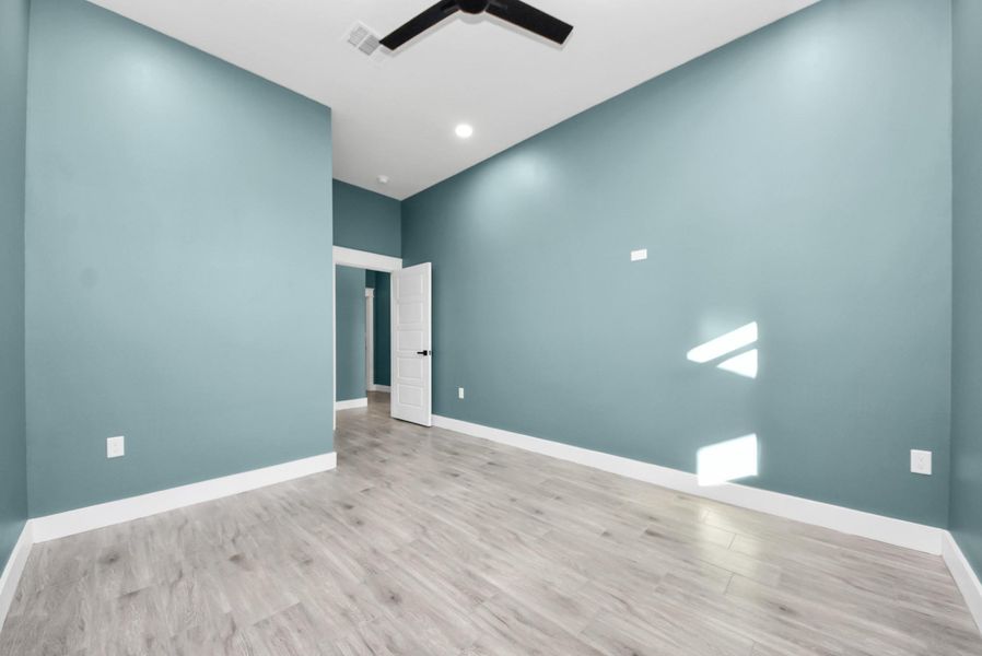 Spacious, unfurnished interior of a new home in , Pasadena (Image 38).