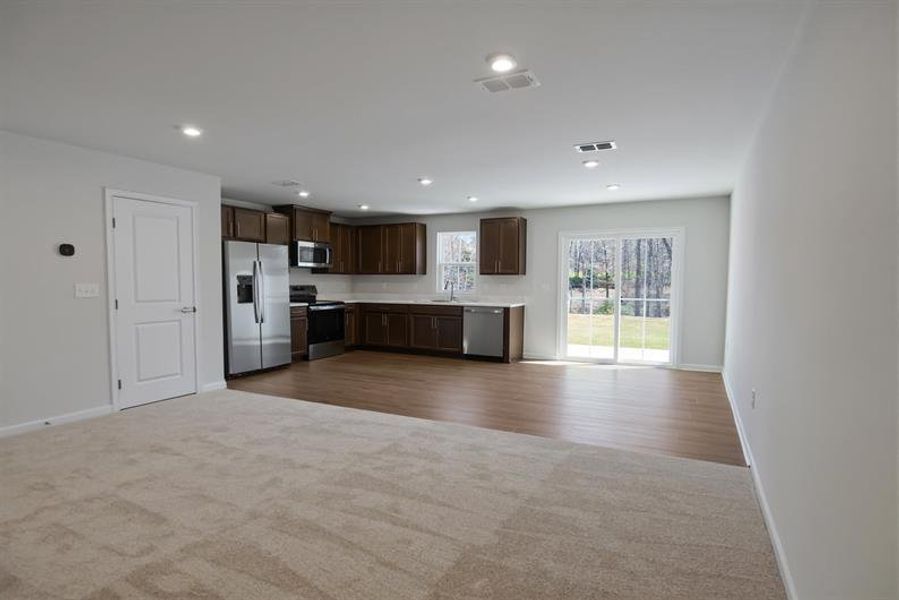 Spacious, unfurnished interior of a new home in Beech Glen, Anderson (Image 11).