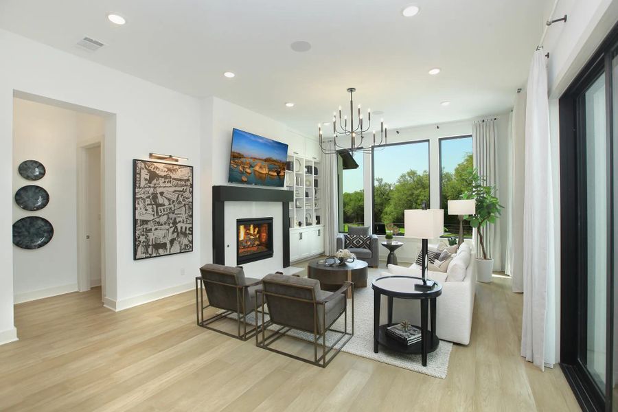 The Lynmar II Family room