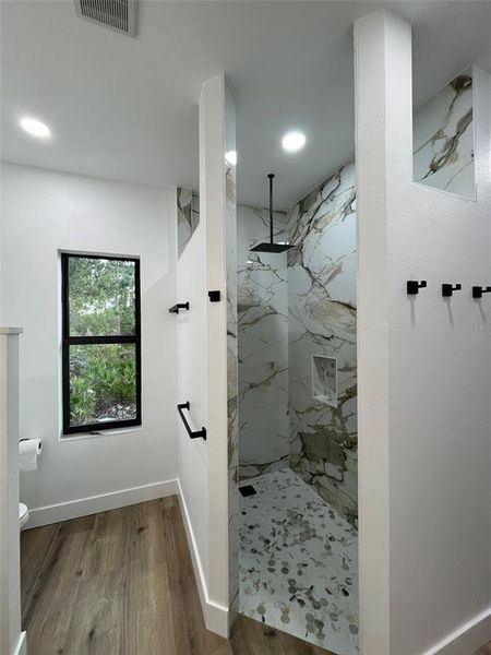 Spacious, unfurnished interior of a new home in , Port Charlotte (Image 9).