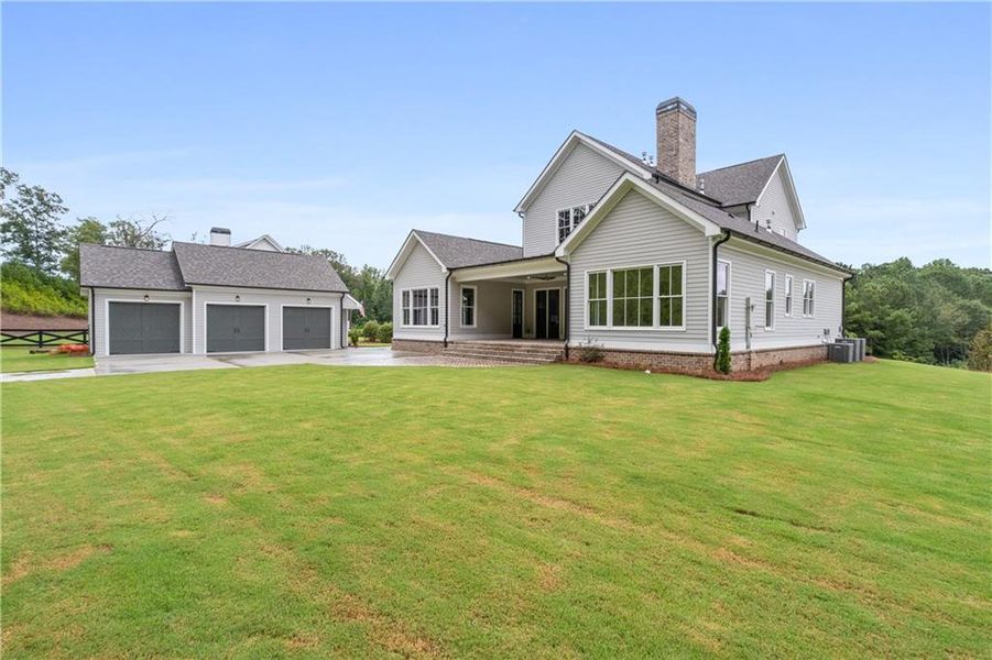 Exterior details and patio area of a home in Crossroads, Alpharetta (Image 3).