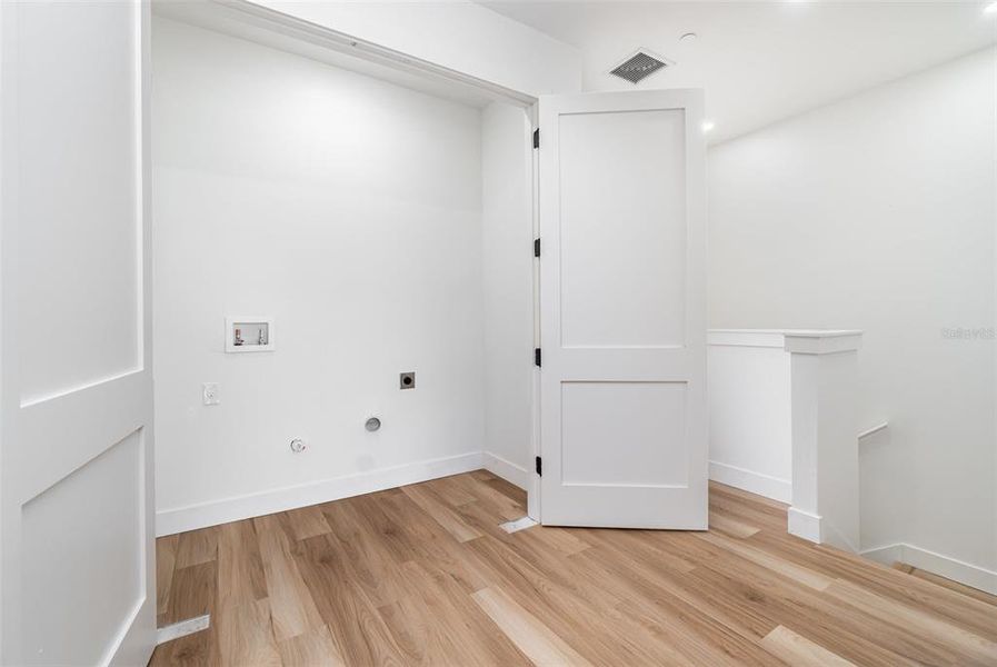 Spacious, unfurnished interior of a new home in , Punta Gorda (Image 15).