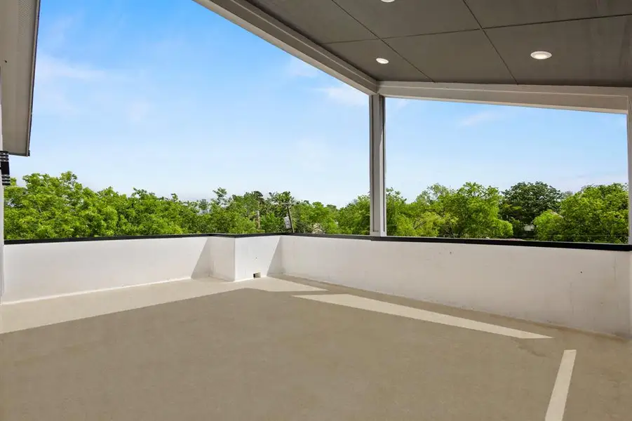 Exterior details and patio area of a home in , Dallas (Image 3).