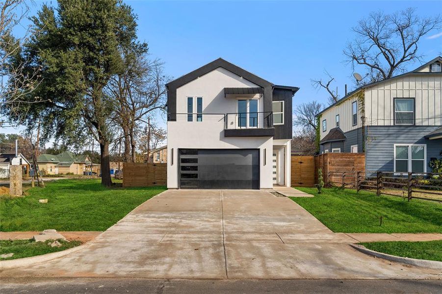 Front exterior of a new home in , Dallas, TX, highlighting curb appeal (Image 26). Front exterior of a new home in , Dallas, TX, highlighting curb appeal (Image 26).