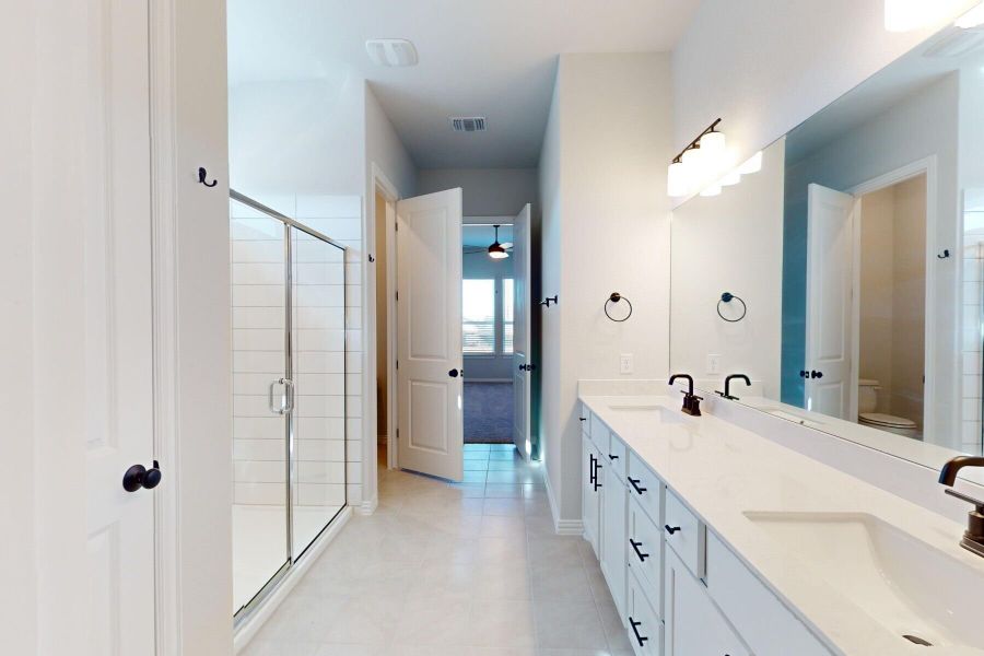 Owner's Bathroom Owner's Bathroom