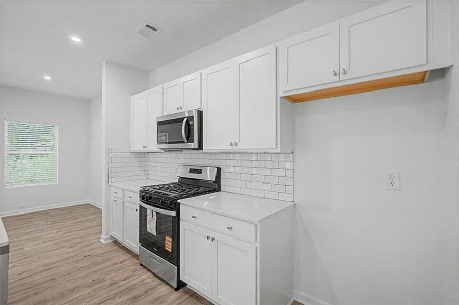 Furnished interior view inside a new home in Sawmill Creek, Mableton (Image 12).