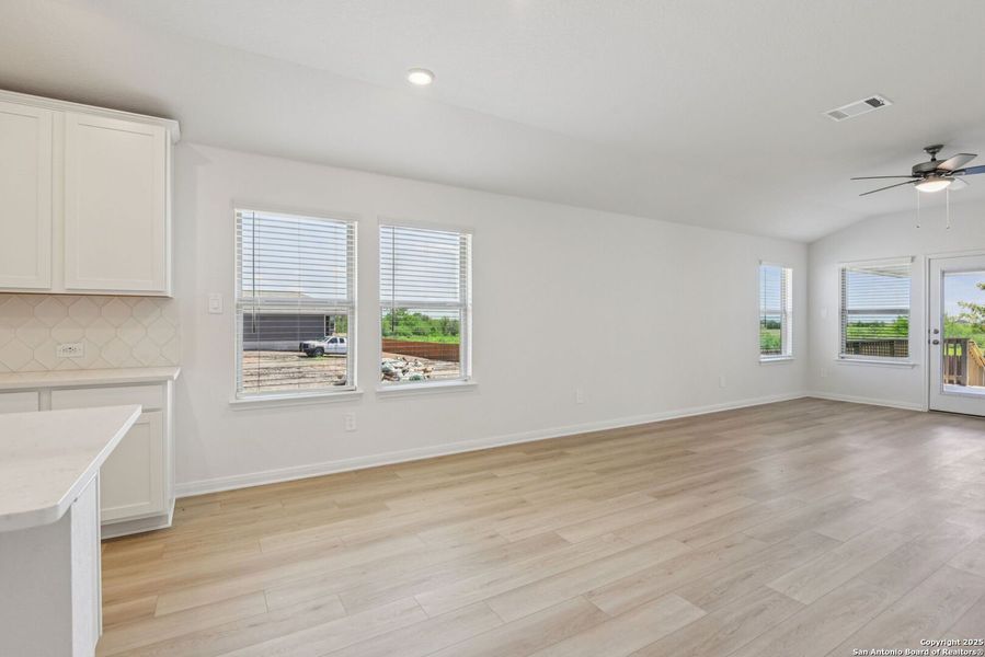 Spacious, unfurnished interior of a new home in Catalina, Converse (Image 34).