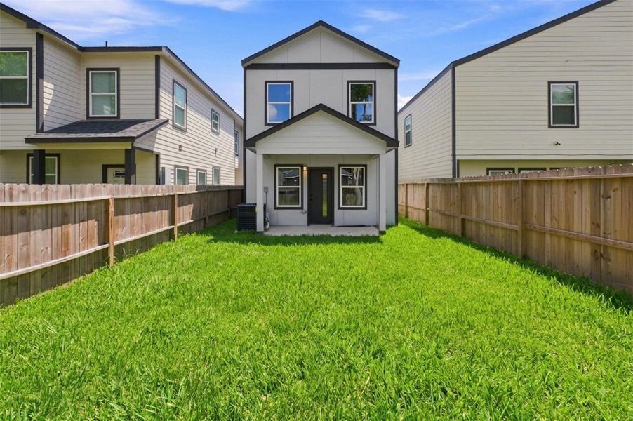 Exterior details and patio area of a home in , Houston (Image 27).