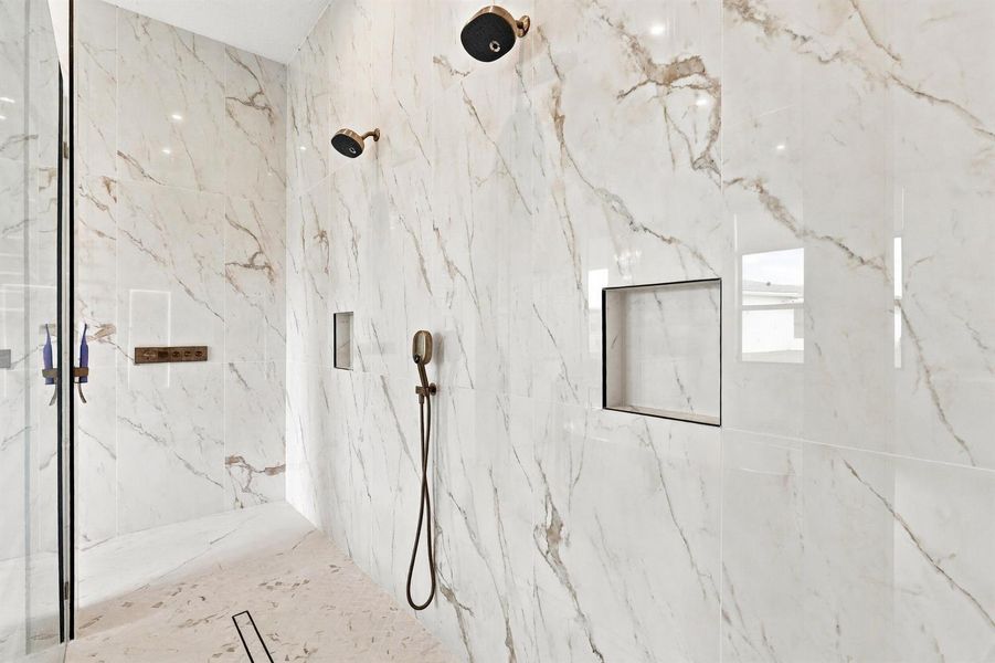 Oversized Walk-in Shower Oversized Walk-in Shower