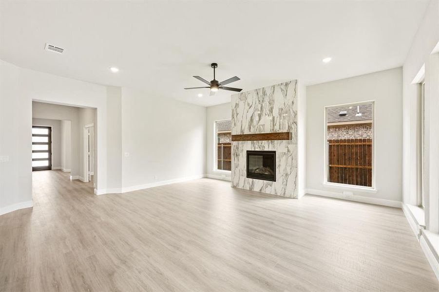 Spacious, unfurnished interior of a new home in Addison Hills, Cedar Hill (Image 32).