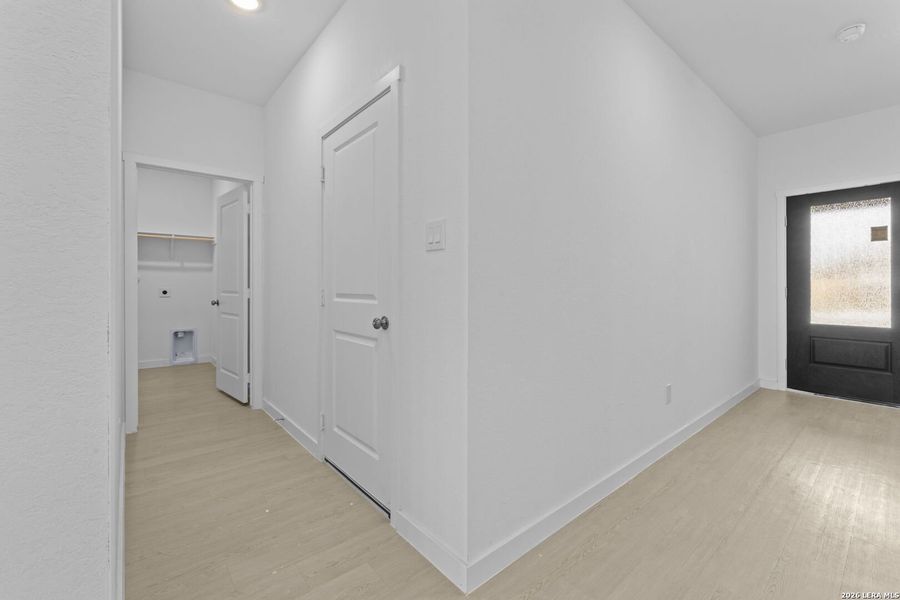 Spacious, unfurnished interior of a new home in Espada, San Antonio (Image 26).