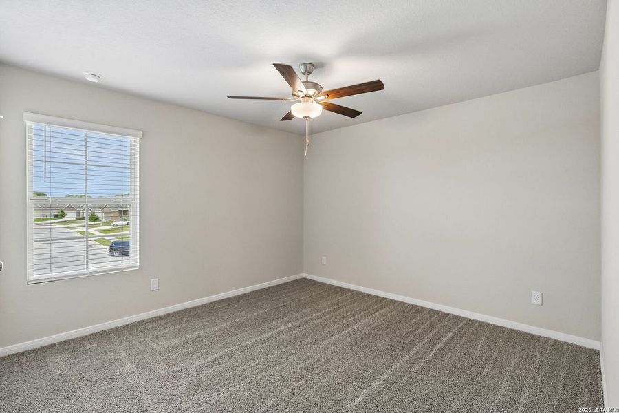Spacious, unfurnished interior of a new home in Greenfield, New Berlin (Image 29).
