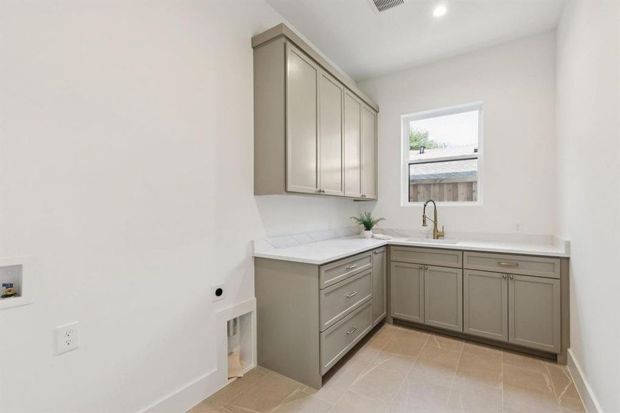 Furnished interior view inside a new home in , Dallas (Image 24).