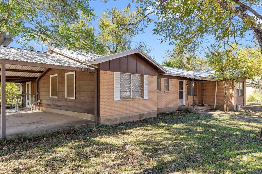 Exterior details and patio area of a home in , Brownwood (Image 20).
