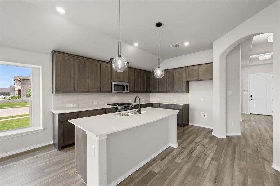 DFW-Hunters Ridge-Concept 2186-1000 Quincy Court- Kitchen - Risewell Homes-1 DFW-Hunters Ridge-Concept 2186-1000 Quincy Court- Kitchen - Risewell Homes-1