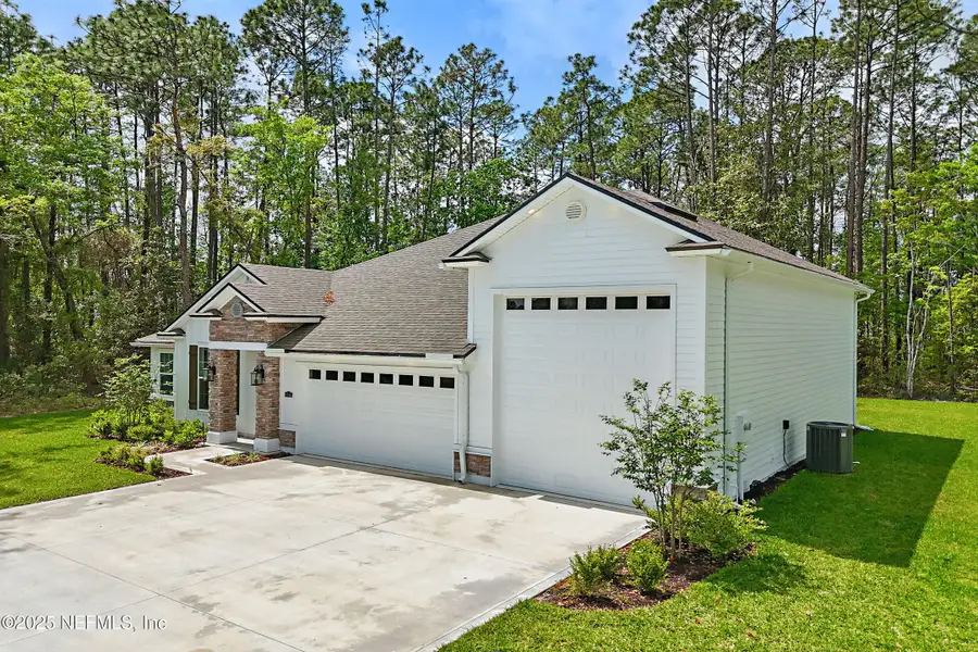 Front exterior of a home in the Goose Creek Estates community, located in Green Cove Springs, FL (Image 4).