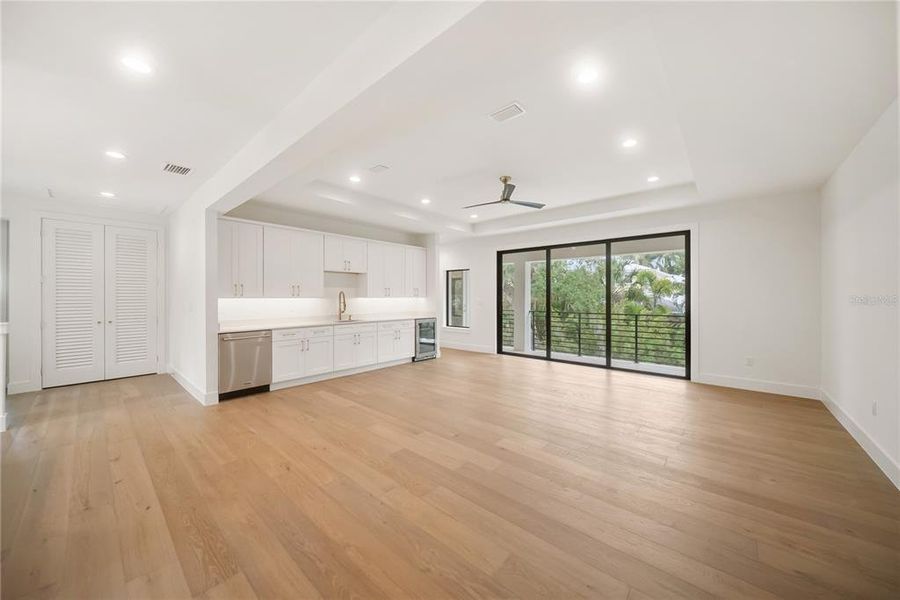 Spacious, unfurnished interior of a new home in , Sarasota (Image 79).