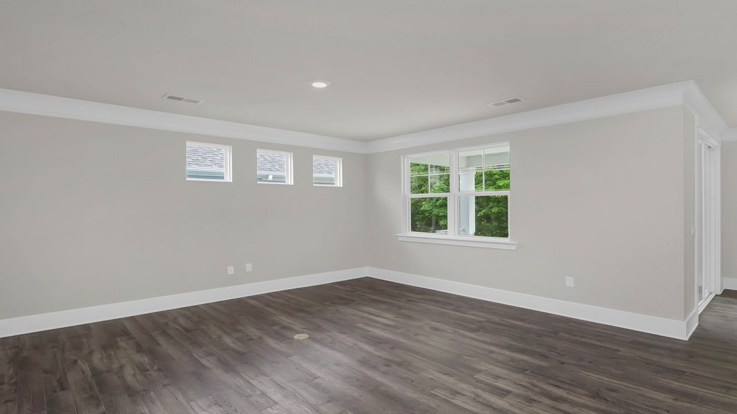 Spacious, unfurnished interior of a new home in Cross Creek, Lexington (Image 17).