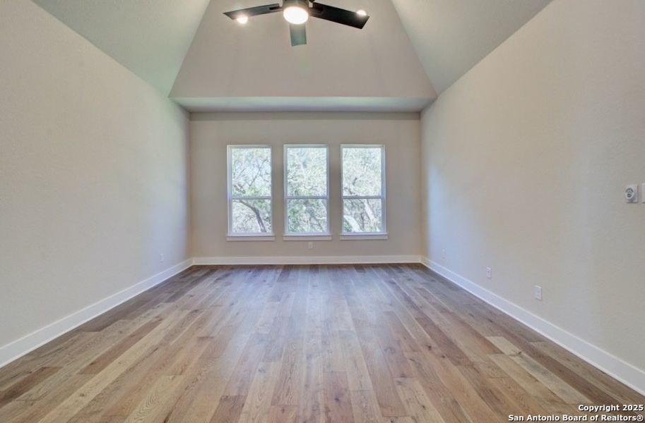 Spacious, unfurnished interior of a new home in Verandas at the Rim, San Antonio (Image 14). Spacious, unfurnished interior of a new home in Verandas at the Rim, San Antonio (Image 14).