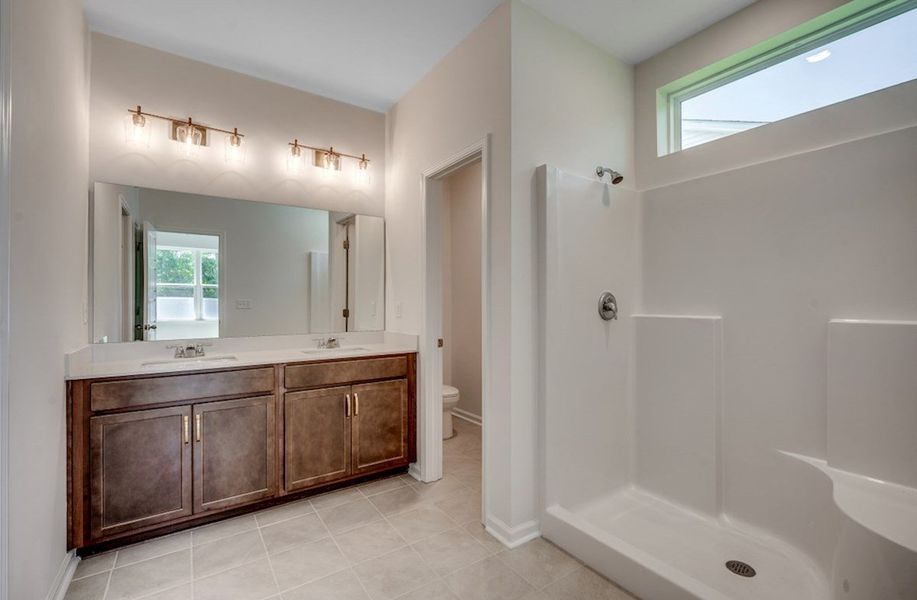 Daisy Primary Bathroom