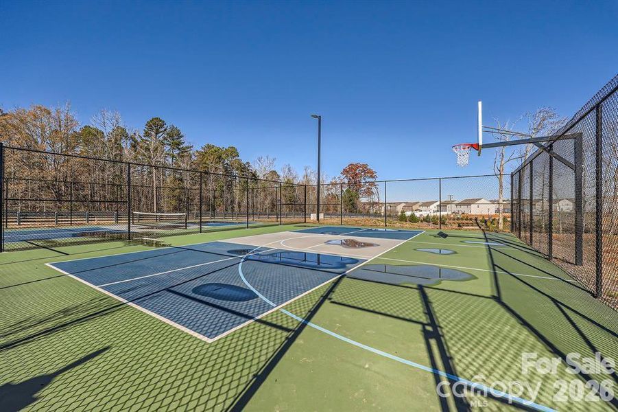 Community amenities in Nolen Farm, Gastonia (Image 28).