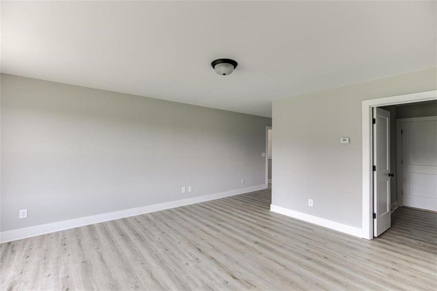 Spacious, unfurnished interior of a new home in , Hartwell (Image 14).