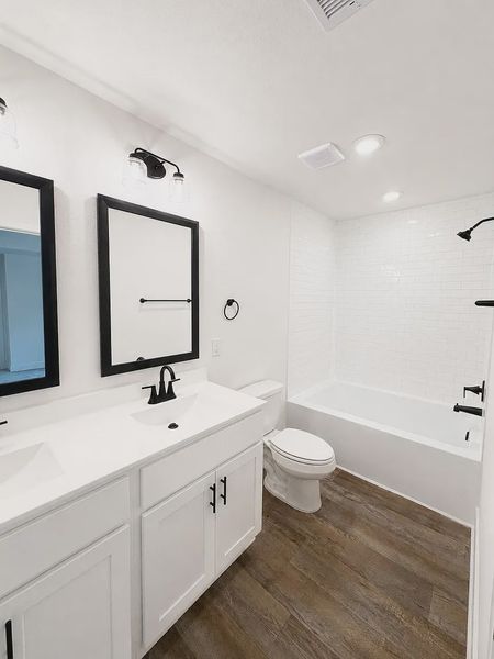 Furnished interior view inside a new home in Stonebrooke, Conroe (Image 5).
