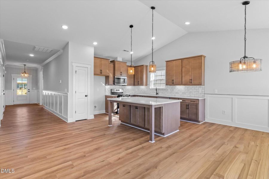 09-1111 Nantucket Drive Great Room 3