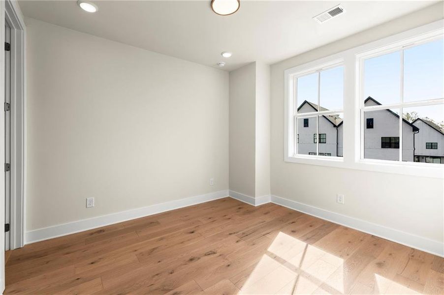 Spacious, unfurnished interior of a new home in , Alpharetta (Image 48).