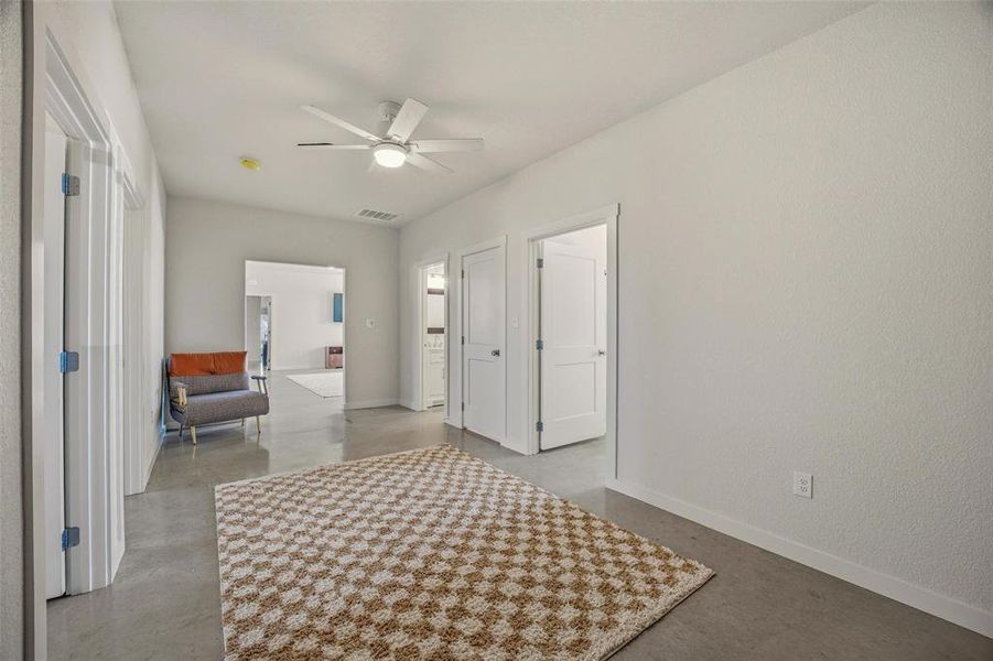 Spacious, unfurnished interior of a new home in , Santo (Image 19).