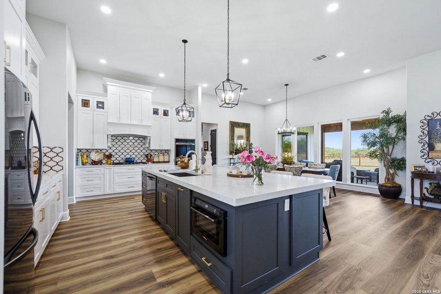 Furnished interior view inside a new home in , Runge (Image 15).
