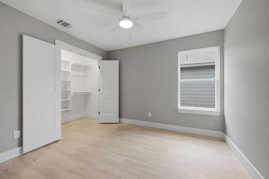 Spacious, unfurnished interior of a new home in , Sherman (Image 16).