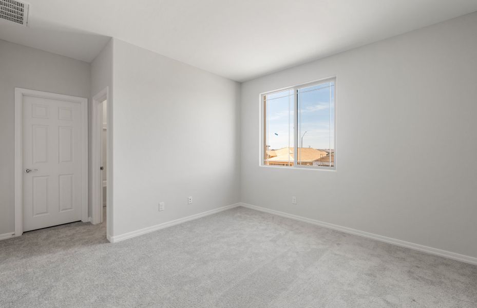 Spacious, unfurnished interior of a new home in Artisan at Asante, Surprise (Image 30).