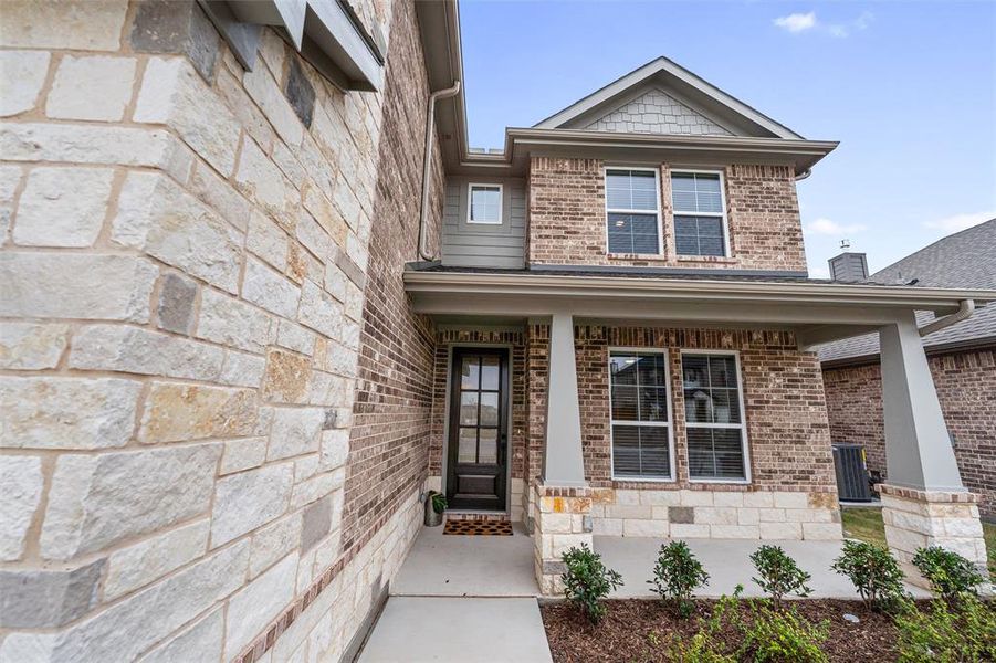 Exterior details and patio area of a home in Morningstar, Aledo (Image 30).