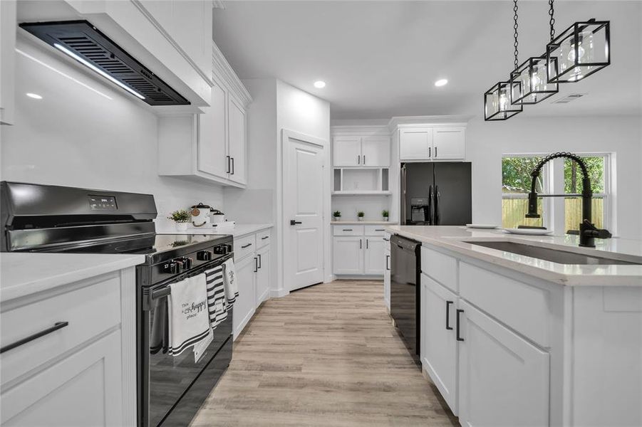 Furnished interior view inside a new home in , Terrell (Image 9).