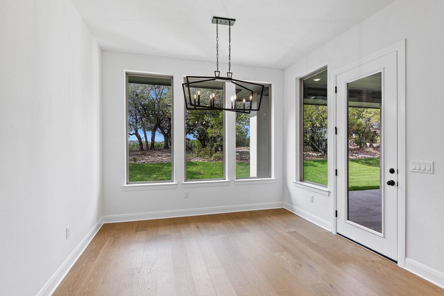 Spacious, unfurnished interior of a new home in The Hollows Canyon - 60', Lago Vista (Image 16).