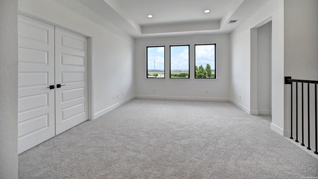 Spacious, unfurnished interior of a new home in Haby Hill, San Antonio (Image 19).