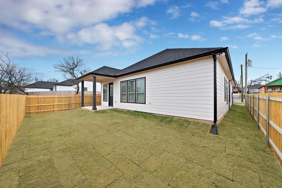 Exterior details and patio area of a home in , Fort Worth (Image 4).