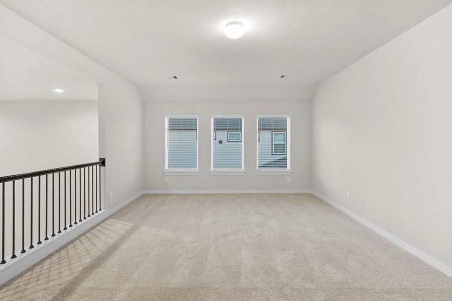 Spacious, unfurnished interior of a new home in Briarwood Crossing, Rosenberg (Image 27).