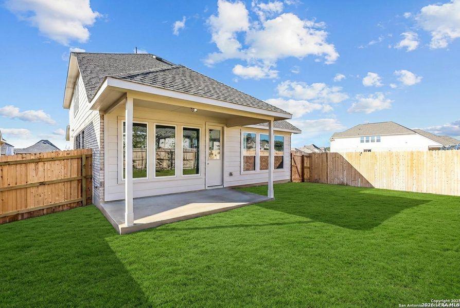 Exterior details and patio area of a home in Davis Ranch, San Antonio (Image 4).