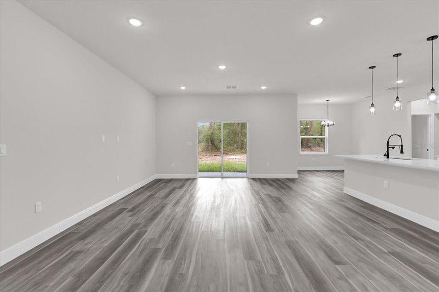 Spacious, unfurnished interior of a new home in , Ocala (Image 25).
