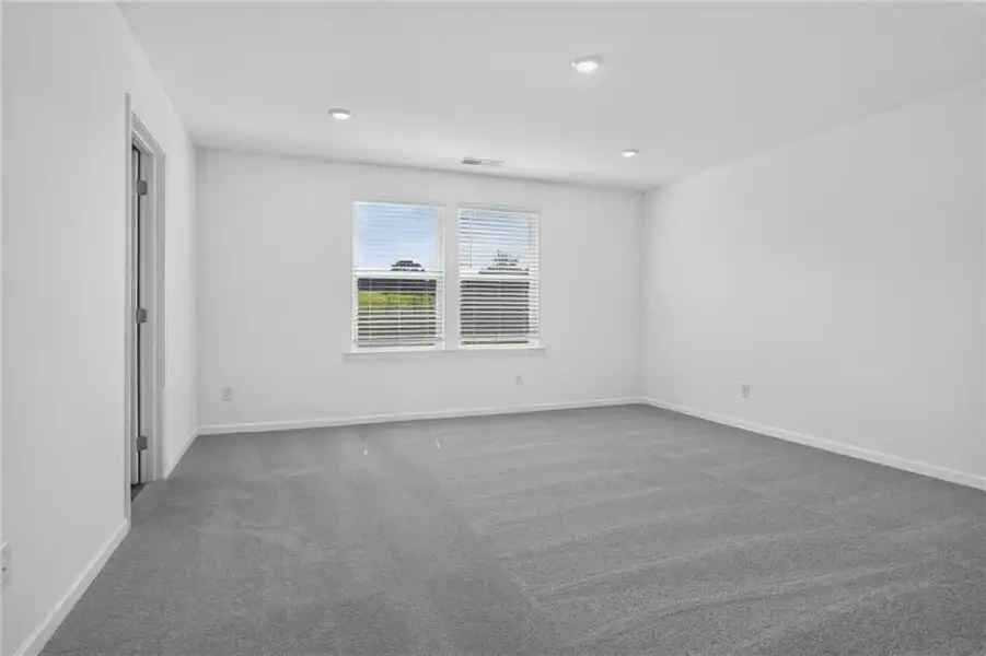 Spacious, unfurnished interior of a new home in Apalachee Hills, Bethlehem (Image 16).