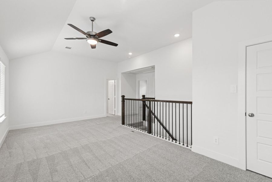 Spacious, unfurnished interior of a new home in Sorella, Tomball (Image 7).