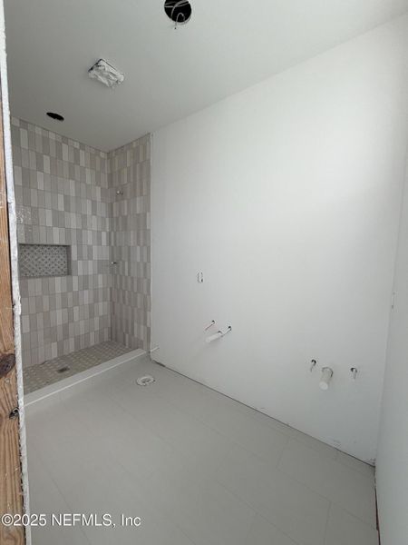 Spacious, unfurnished interior of a new home in , St. Augustine (Image 5).